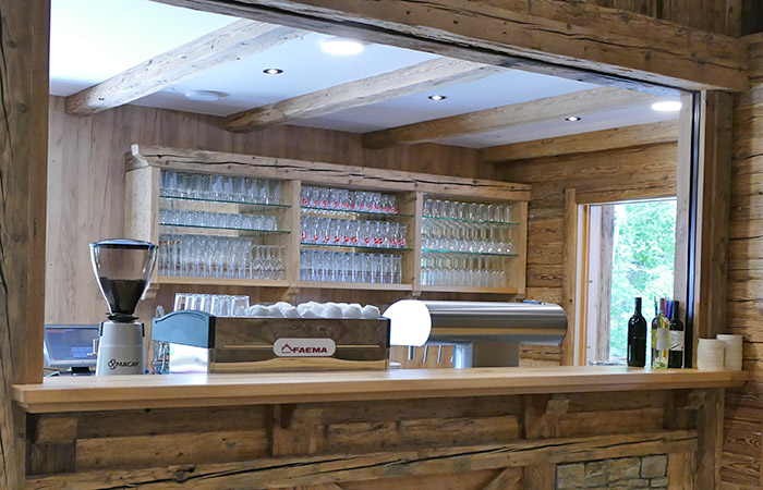 fateralm Theke innen copyright estermanns.com P1010781